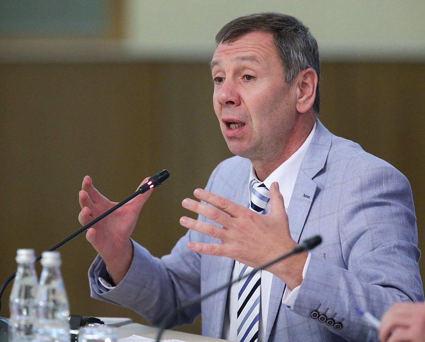  "Открытая трибуна" по теме о Кризисе доверия между Россией и Европой.
