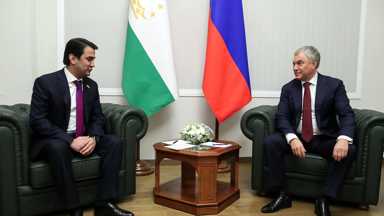 Председатель Государственной Думы Вячеслав Володин и Председатель Маджлиси милли Маджлиси Оли Республики Таджикистан Рустами Эмомали