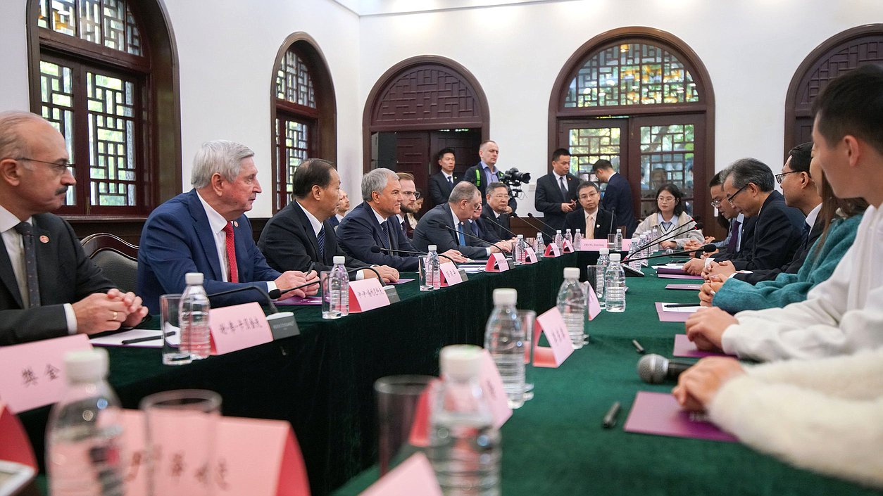 Chairman of the State Duma Vyacheslav Volodin visited the Nanjing University