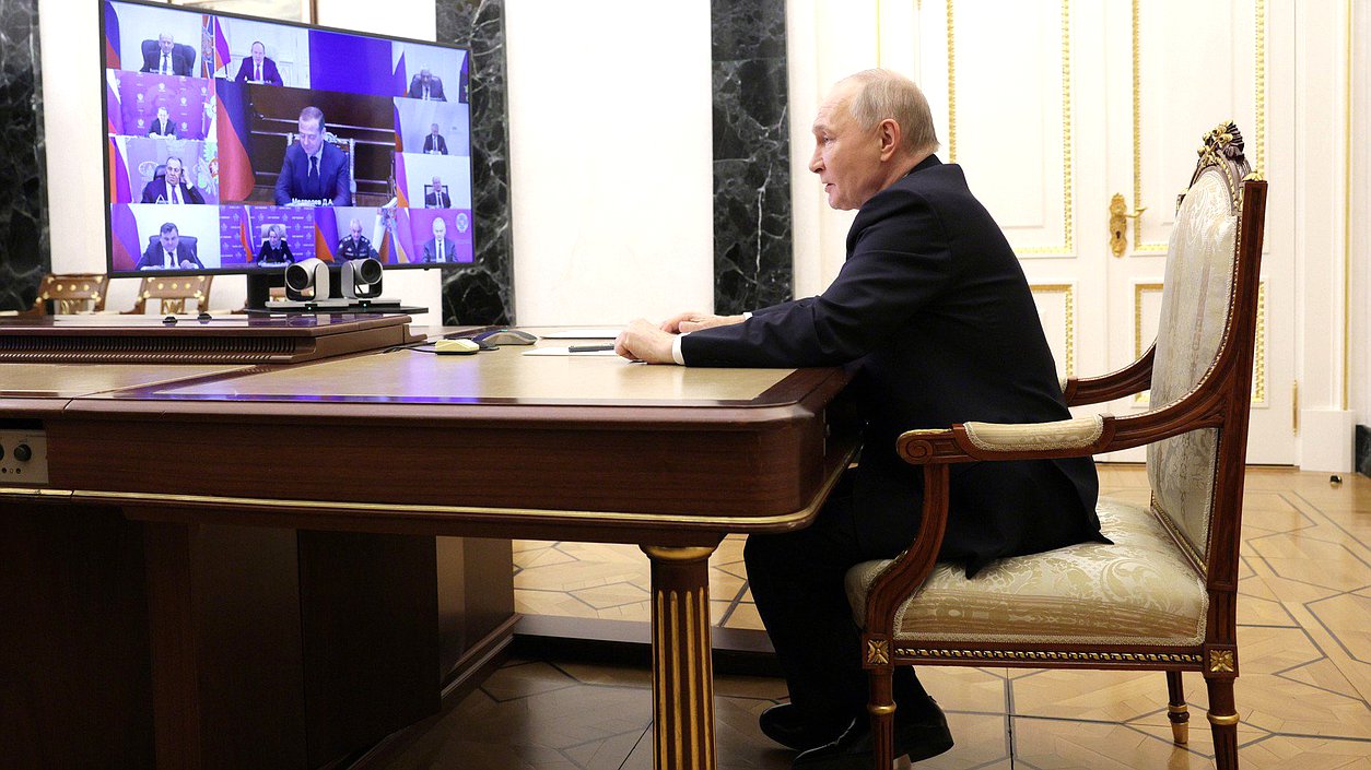 Совещание с постоянными членами Совета Безопасности (в режиме видеоконференции). Фото: kremlin.ru