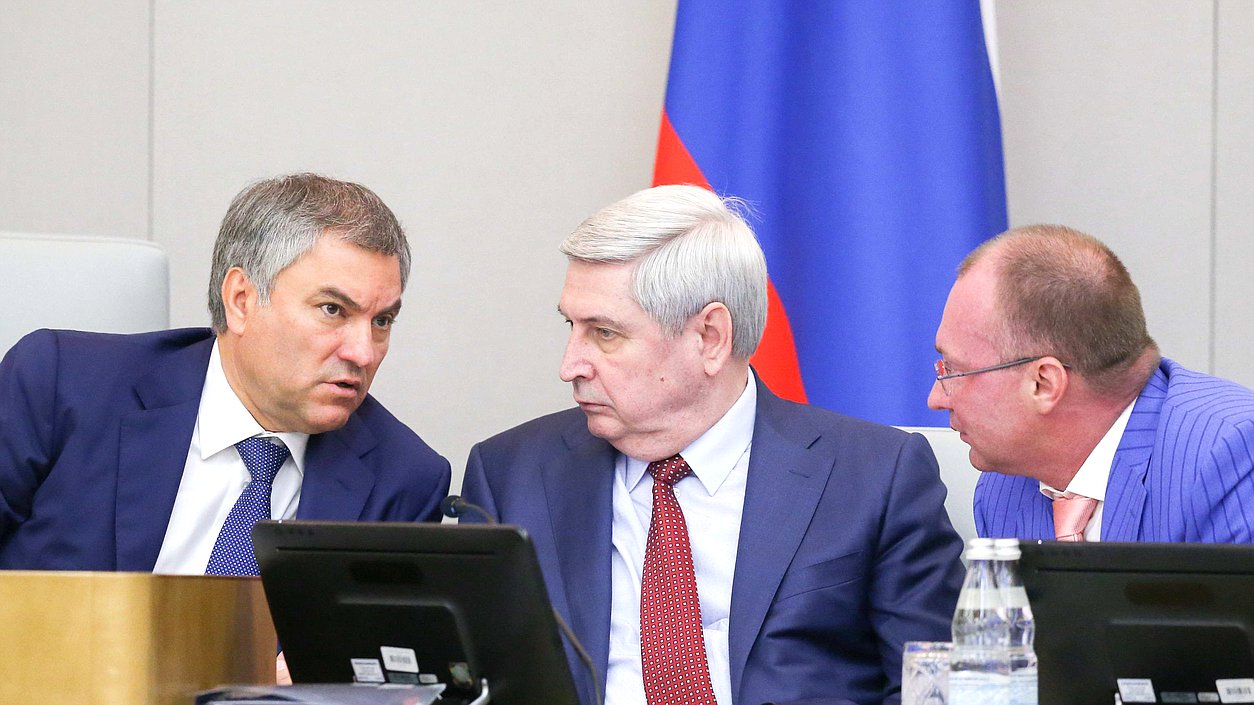 Председатель Государственной Думы Вячеслав Володин, Первый заместитель Председателя Государственной Думы Иван Мельников и заместитель Председателя Государственной Думы Игорь Лебедев