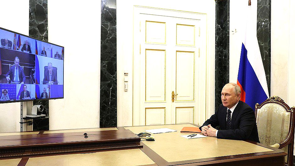 Совещание с постоянными членами Совета Безопасности (в режиме видеоконференции). Фото: kremlin.ru