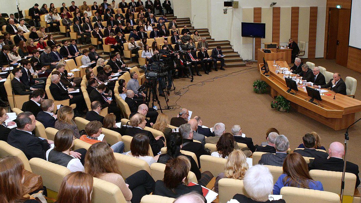 Парламентские слушания Комитета Государственной Думы по международным делам на тему "Россия-США: временное обострение или новая "холодная война"?".