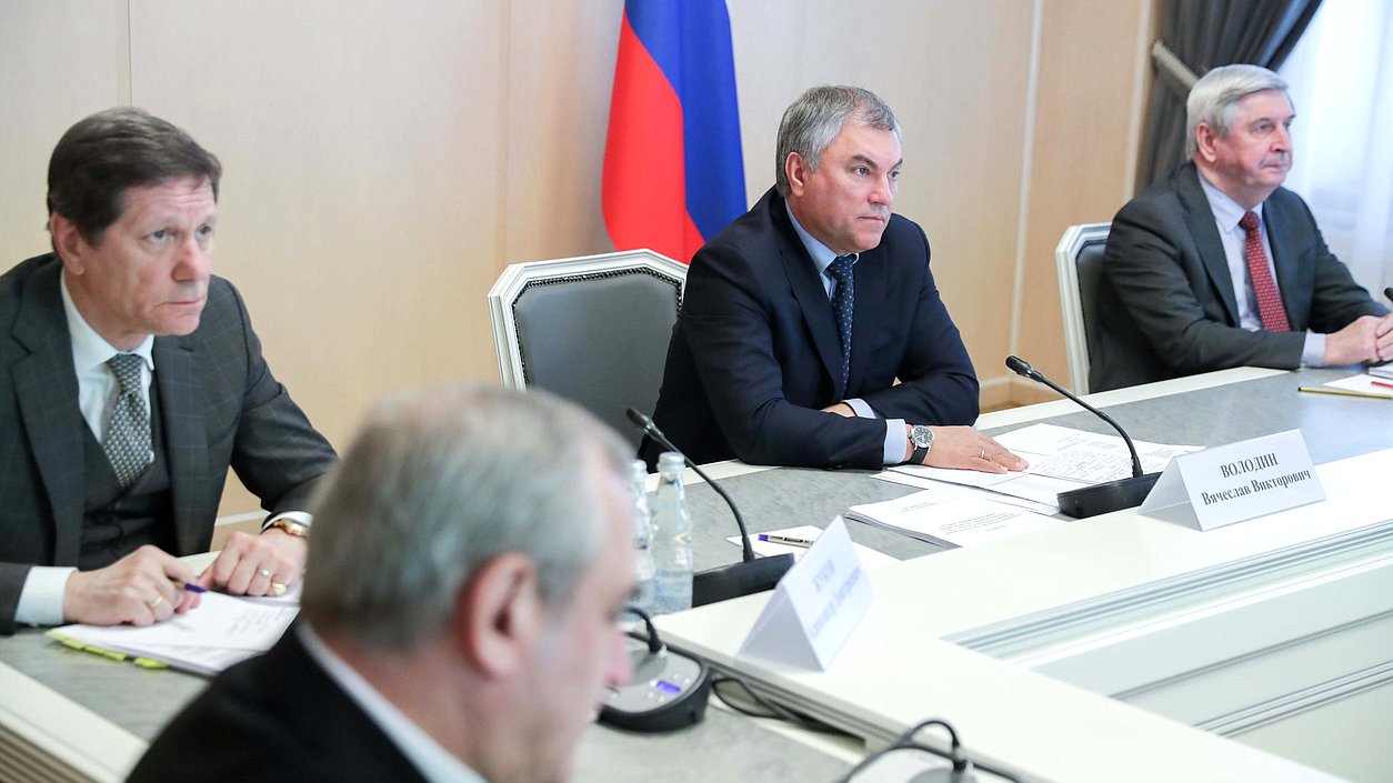 Председатель Государственной Думы Вячеслав Володин и Первые заместители Председателя Государственной Думы Александр Жуков и Иван Мельников