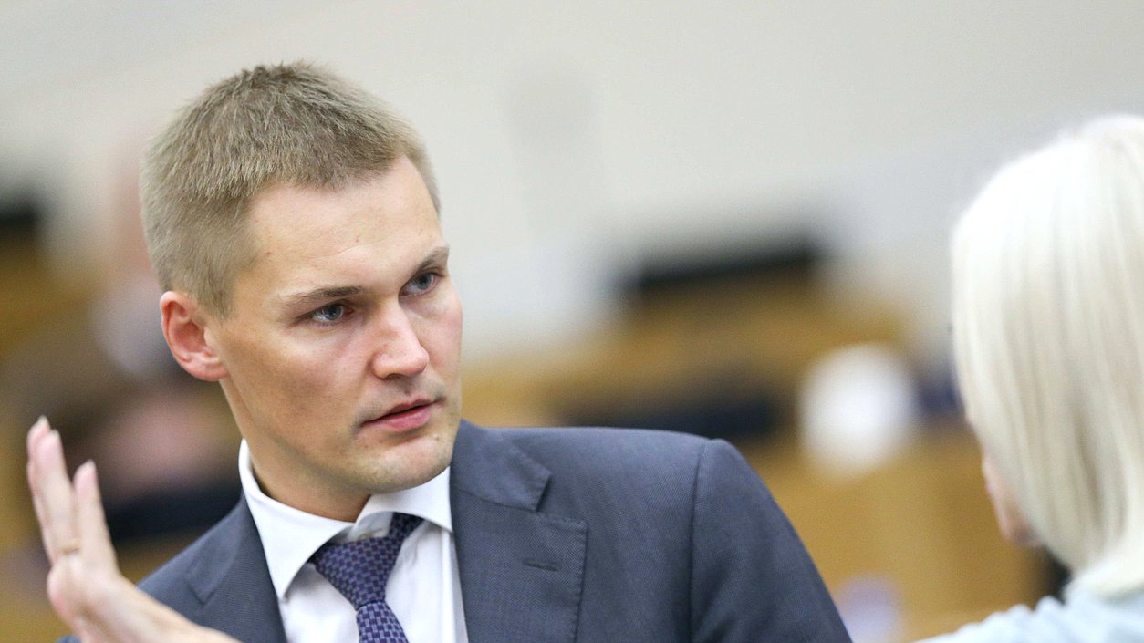 Заместитель Председателя Комитета по государственному строительству и законодательству Александр Грибов