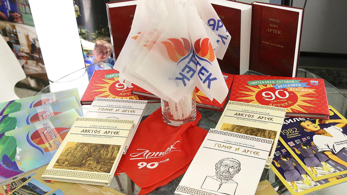 Открытие выставки «Федеральные детские центры России. Старт в будущее!», посвященной опыту работы Международного детского центра «Артек», Всероссийских детских центров «Орленок» и «Океан», Федерального детского центра «Смена» по дополнительному образованию, допрофессиональной подготовке и профессиональной ориентации детей. 

