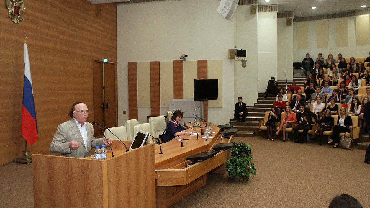 Лекция Эдварда Радзинского.