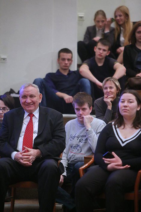 Лекция «2015 год – год света. Эффективные преобразования и генерация света». Лектор – лауреат Нобелевской премии, депутат Государственной Думы Ж.И.Алферов. 

