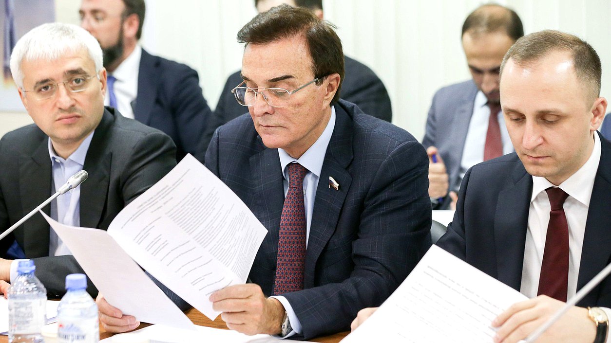 Член Комитета по экономической политике, промышленности, инновационному развитию и предпринимательству Александр Максимов