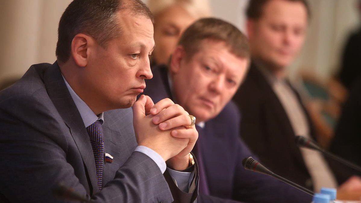 Парламентские слушания Комитета Государственной Думы по аграрным вопросам на тему «О законодательном совершенствовании видов государственного контроля в пунктах пропуска через государственную границу Российской Федерации». 

