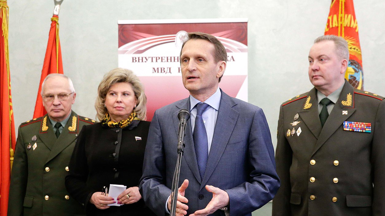 Открытие передвижной представительской выставки «Внутренние войска – войска правопорядка».

