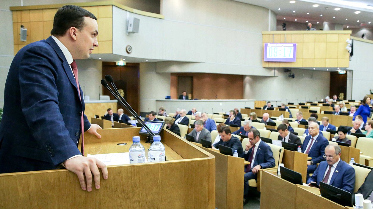 Член Комитета по жилищной политике и жилищно-коммунальному хозяйству Дмитрий Ионин