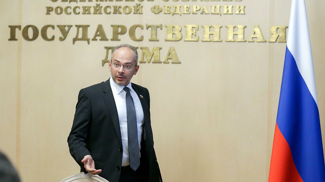 Председатель Комитета по природным ресурсам, собственности и земельным отношениям Николай Николаев