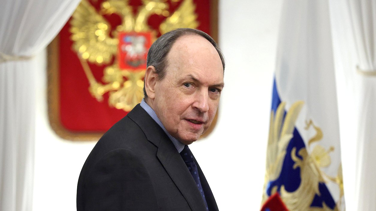 Первый заместитель Председателя Комитета по международным делам Вячеслав Никонов