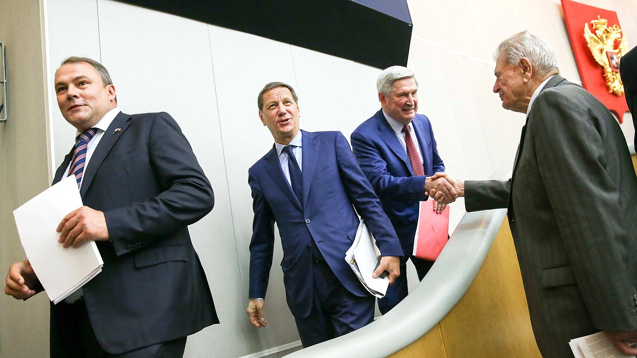 Первые заместители Председателя Государственной Думы Александр Жуков и Иван Мельников и заместитель Председателя Государственной Думы Петр Толстой