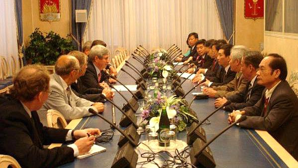 В Государственной Думе по случаю 50-летия Общества российско-вьетнамской дружбы состоялась официальная встреча заместителя председателя Государственной Думы Ивана Мельникова с делегацией Общества вьетнамо-российской дружбы