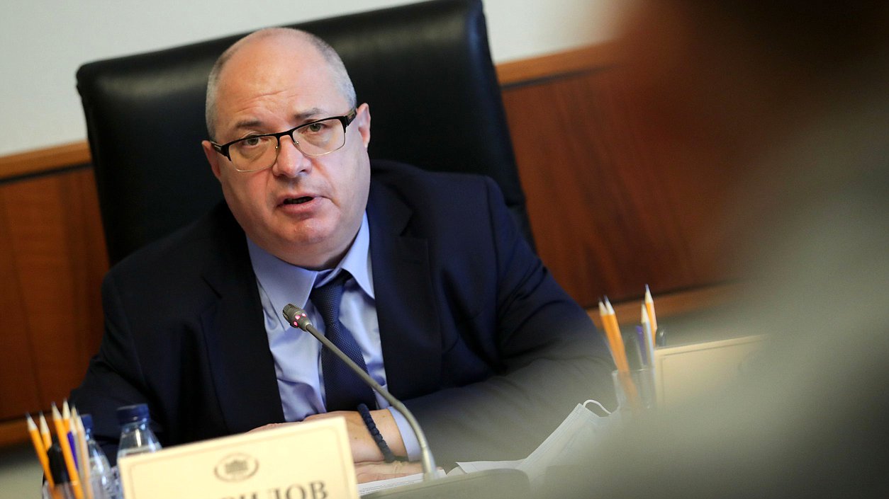 Председатель Комитета по вопросам собственности, земельным и имущественным отношениям Сергей Гаврилов