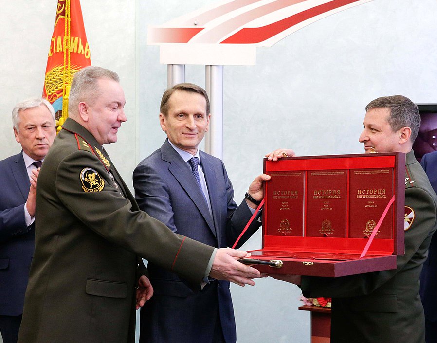 Открытие передвижной представительской выставки «Внутренние войска – войска правопорядка».

