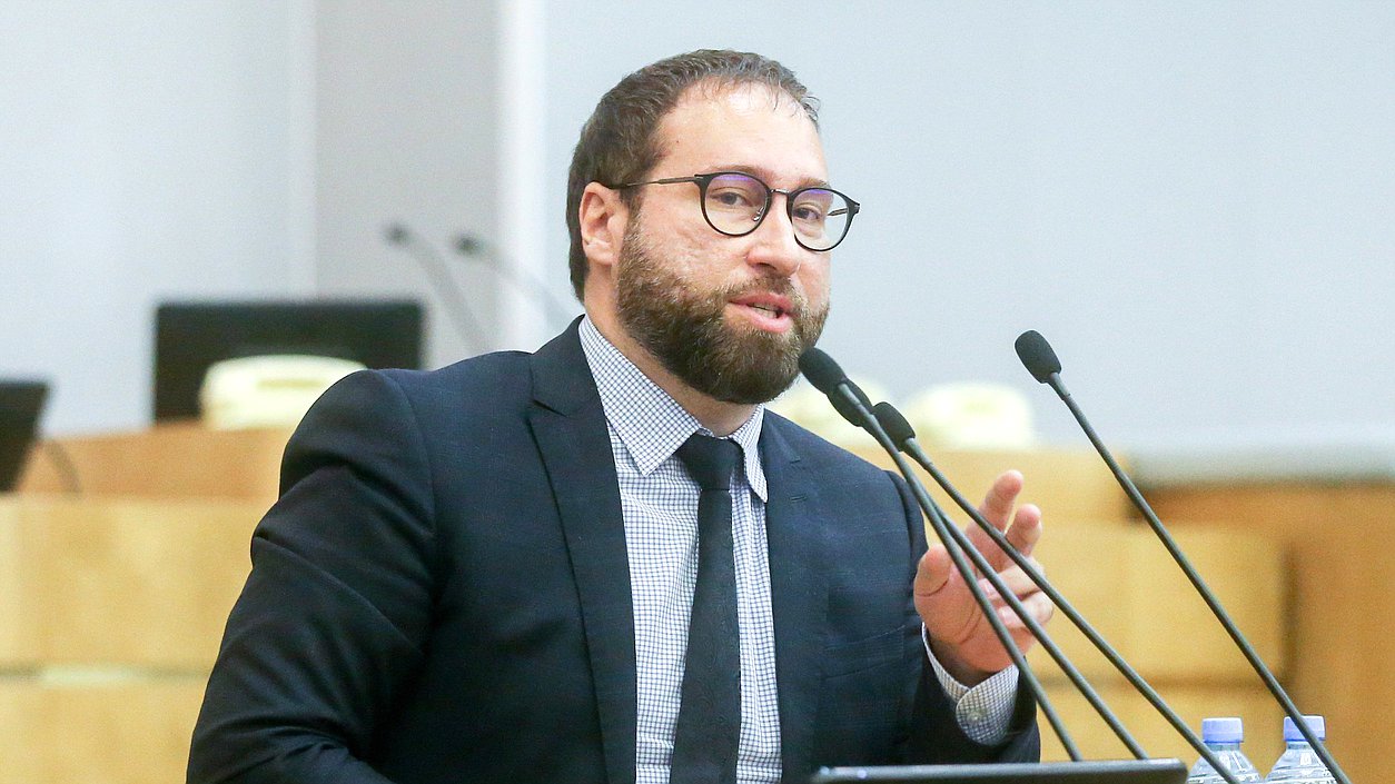 Член Комитета по информационной политике, информационным технологиям и связи Антон Горелкин