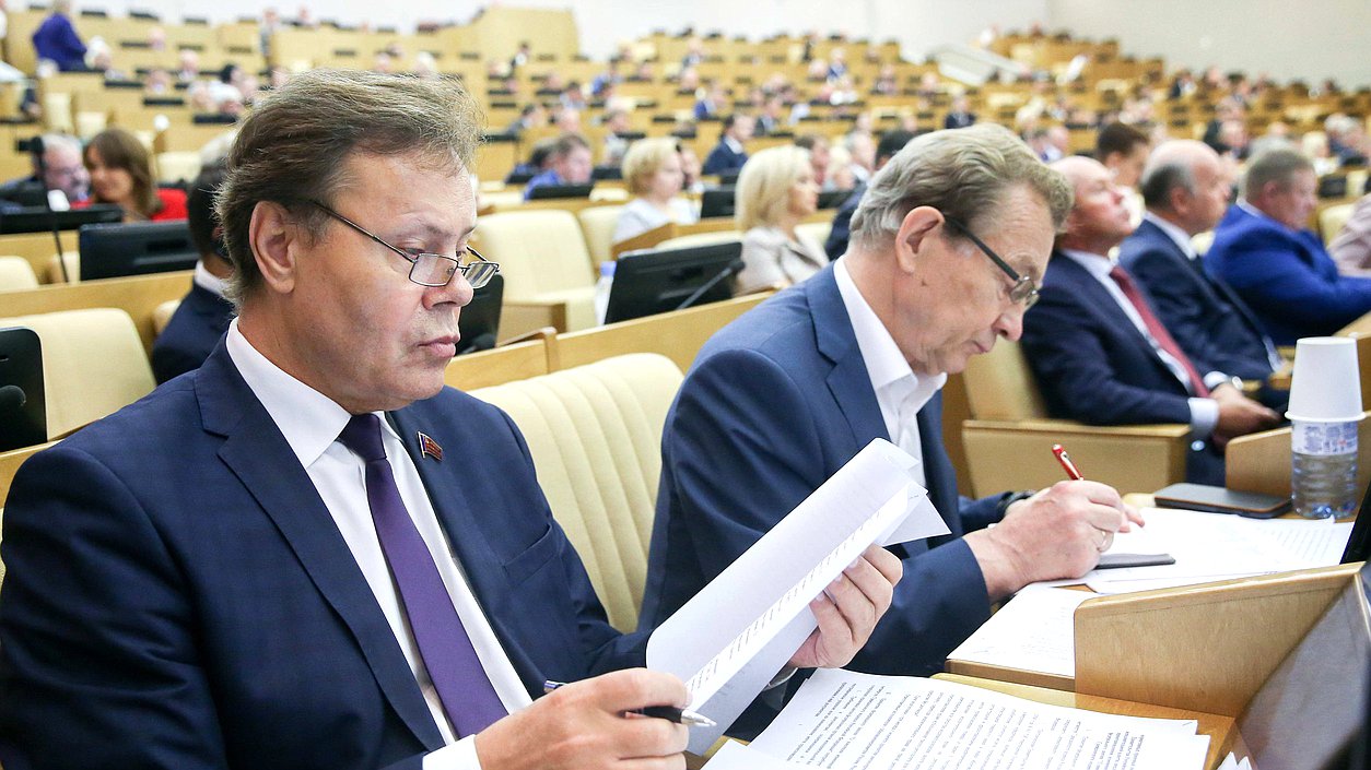 Первый заместитель Председателя Комитета по экономической политике, промышленности, инновационному развитию и предпринимательству Николай Арефьев