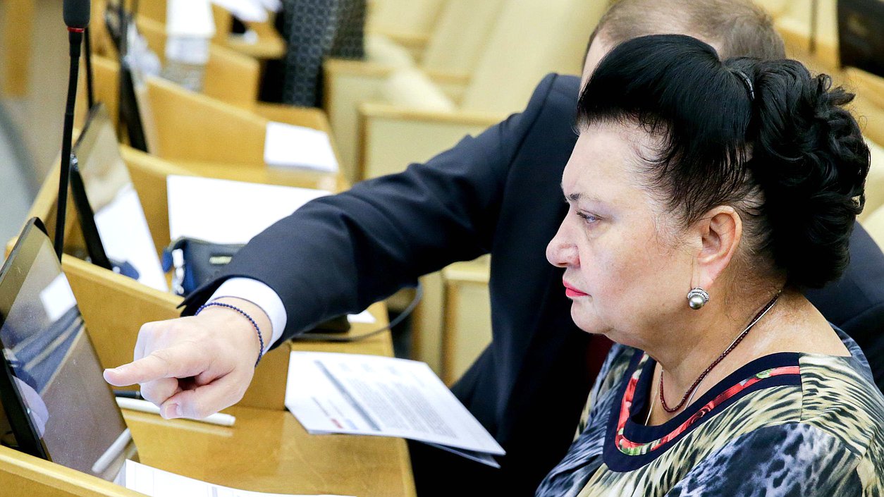 Член Комитета по контролю и Регламенту Раиса Кармазина