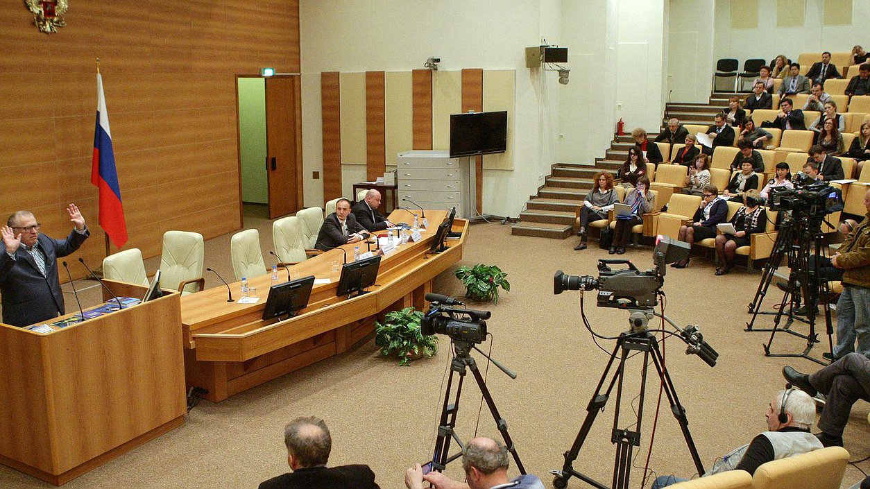 Семинар с участием руководителей пресс-служб законодательных(представительных) и исполнительных органов государственной власти субъектов Российской Федерации, посвящённого 20-летию Федерального Собрания Российской Федерации. Малый зал. 