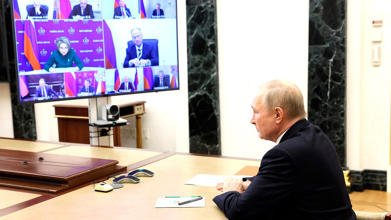 Совещание с постоянными членами Совета Безопасности (в режиме видеоконференции). Фото kremlin.u