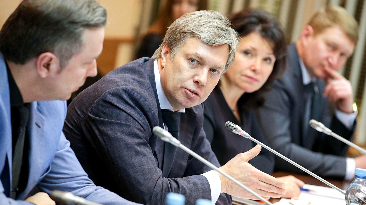 Первый заместитель председателя Комитета по транспорту и строительству Алексей Русских. Автор фото: Анна Исакова/Фотослужба Государственной Думы