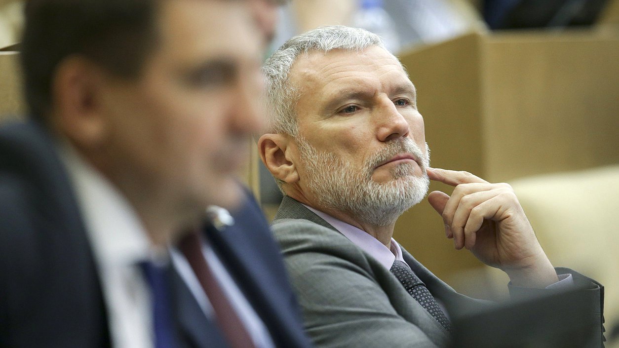 Член комитета по экономической политике, промышленности, инновационному развитию и предпринимательству Алексей Журавлев