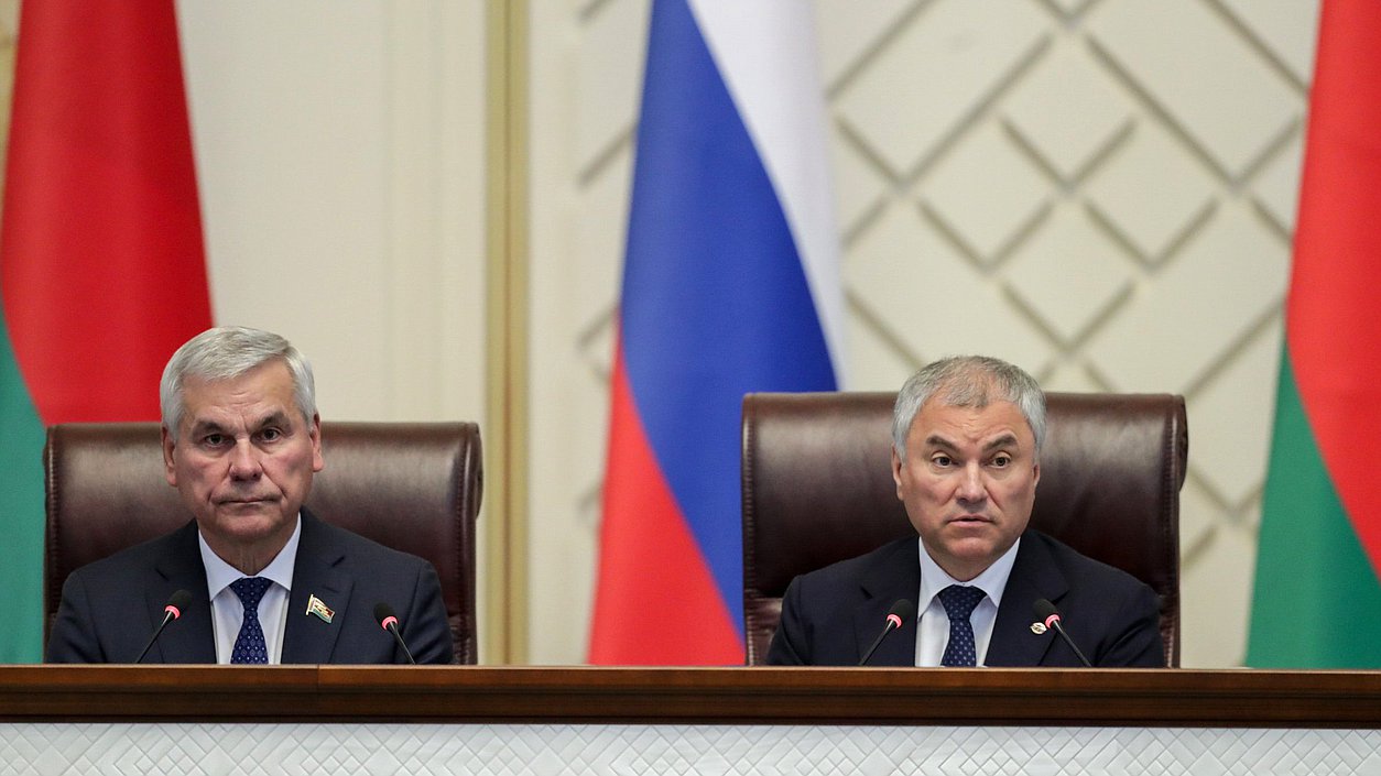 Председатель Палаты представителей Национального собрания Республики Беларусь Владимир Андрейченко и Председатель Государственной Думы Вячеслав Володин