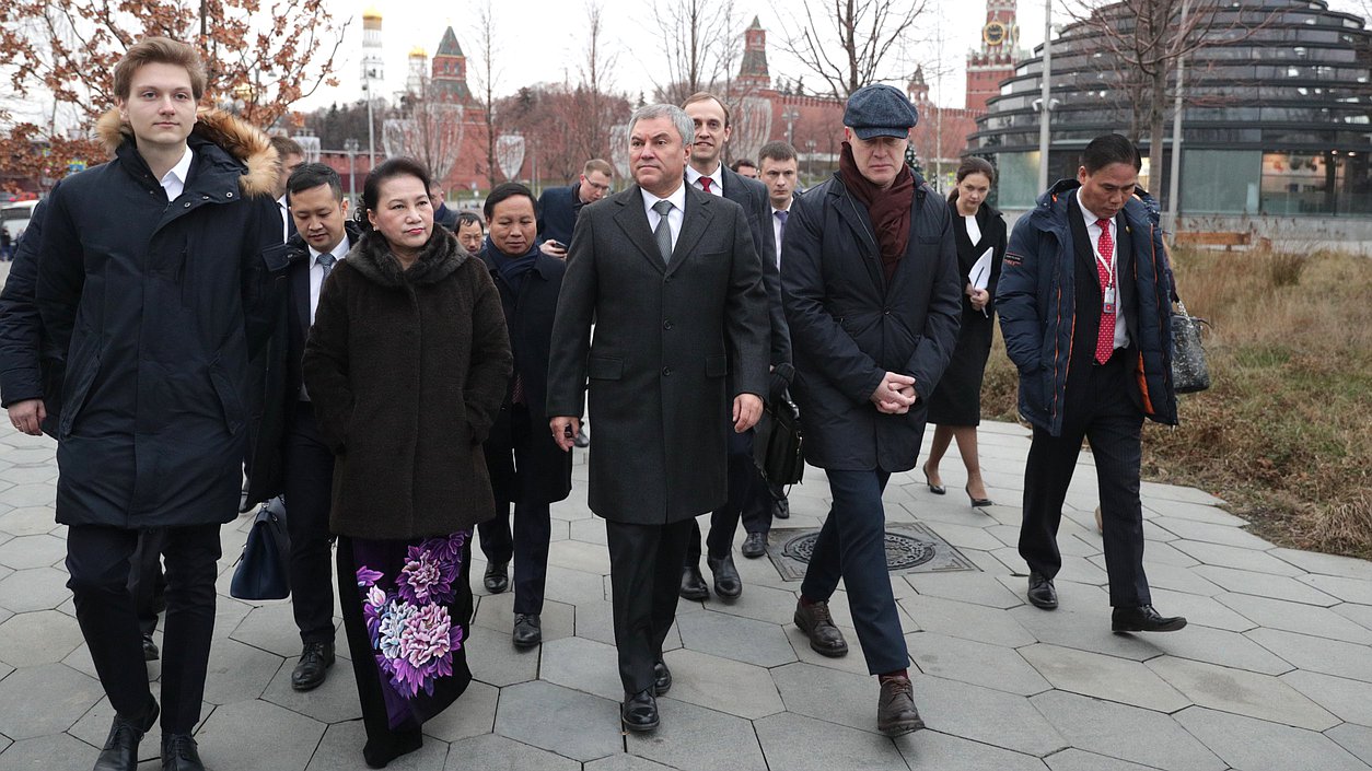 Chairwoman of the National Assembly of Vietnam Nguyễn Thị Kim Ngân, Chairman of the State Duma Viacheslav Volodin and Director of Zaryadye Park Ivan Demidov