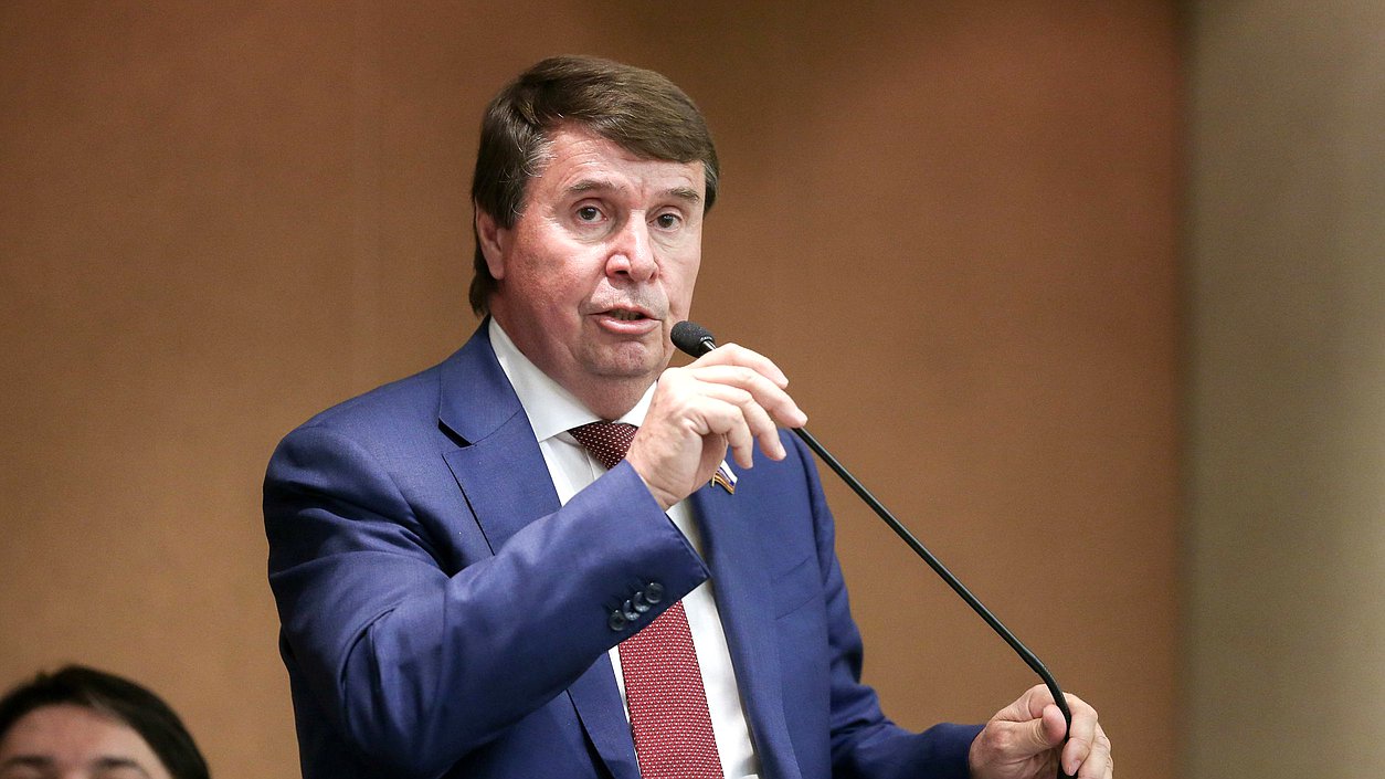Член Совета Федерации Сергей Цеков