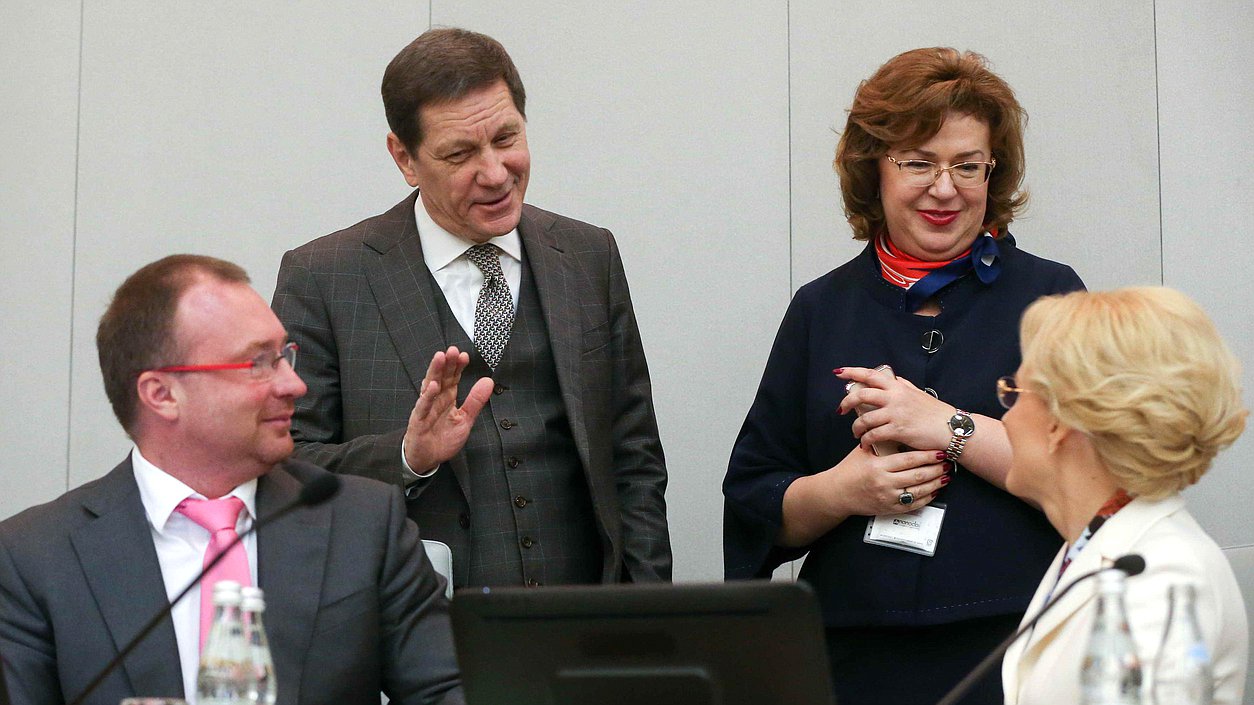 Заместители Председателя Государственной Думы Александр Жуков, Ольга Епифанова, Ирина Яровая и Игорь Лебедев. Автор фото: Марат Абулхатин/Фотослужба Государственной Думы

