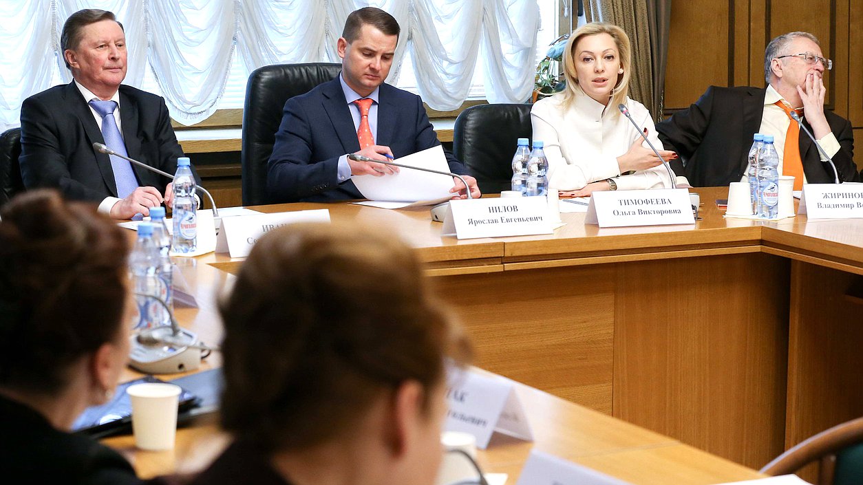 Специальный представитель Президента РФ по вопросам природоохранной деятельности, экологии и транспорта Сергей Иванов, Председатель Комитета по труду, социальной политике и делам ветеранов Ярослав Нилов, заместитель Председателя ГД Ольга Тимофеева и руководитель фракции ЛДПР Владимир Жириновский