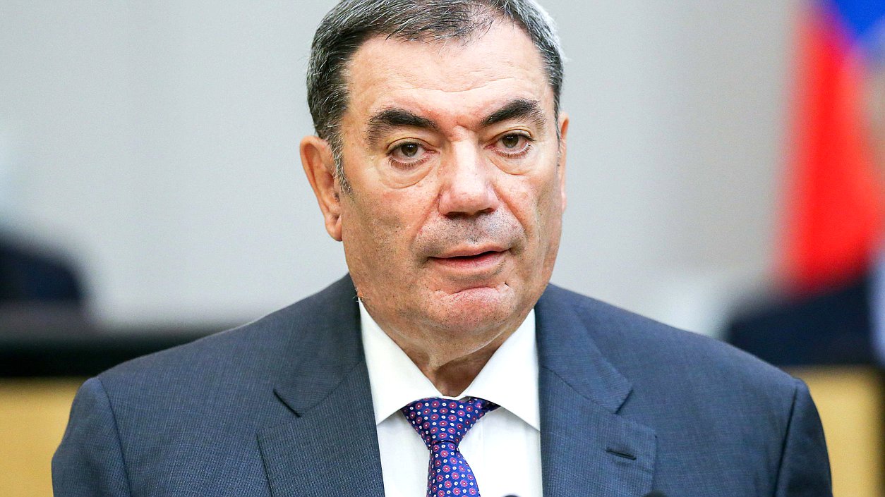 Заместитель Председателя Комитета по бюджету и налогам Леонид Симановский