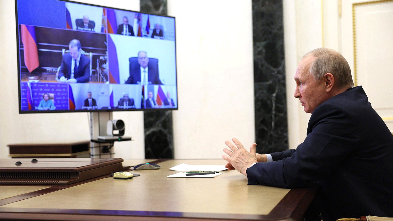 Совещание с постоянными членами Совета Безопасности (в режиме видеоконференции). Фото: kremlin.ru