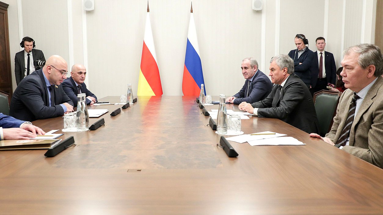 Встреча Председателя Государственной Думы Вячеслава Володина с Председателем Парламента Южной Осетии Аланом Алборовым