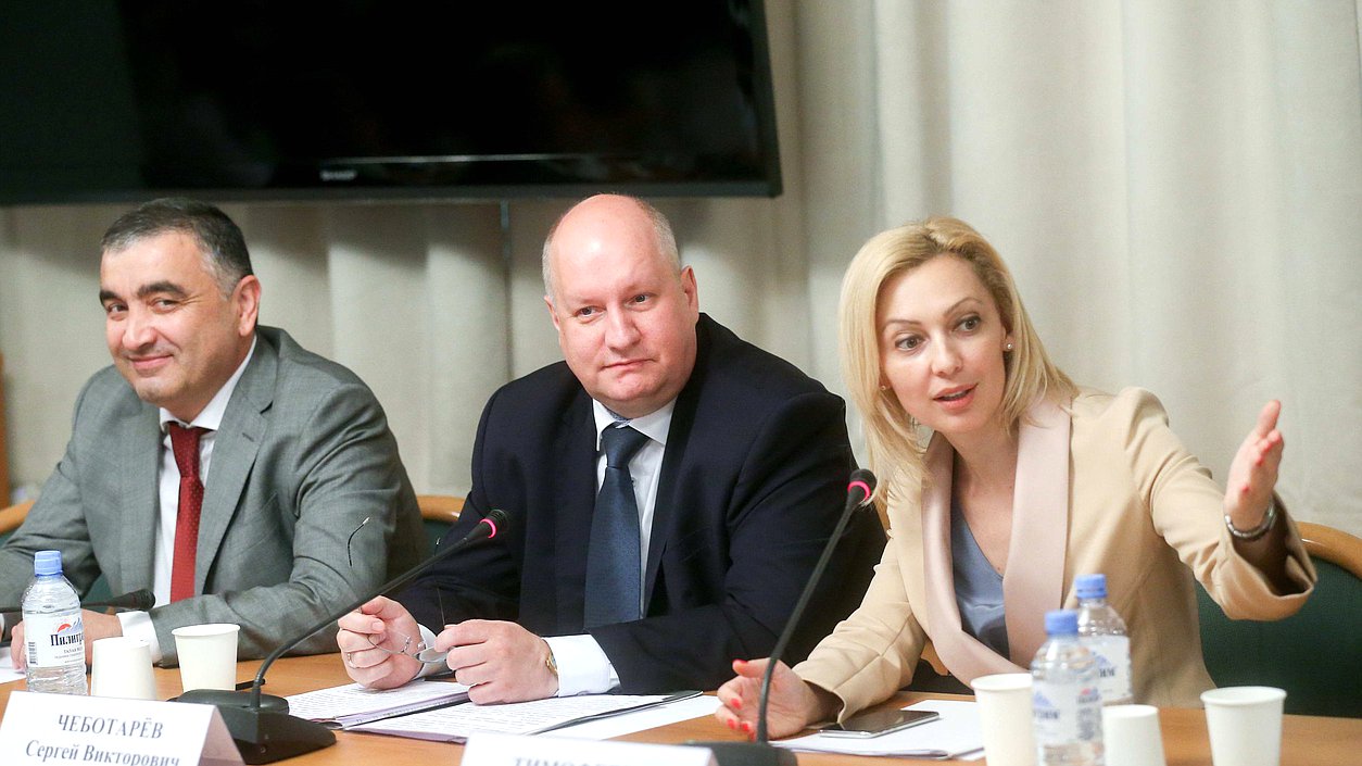 Министр РФ по делам Северного Кавказа Сергей Чеботарев, заместитель Председателя Государственной Думы Ольга Тимофеева и заместитель Министра РФ по делам Северного Кавказа Олег Хацаев