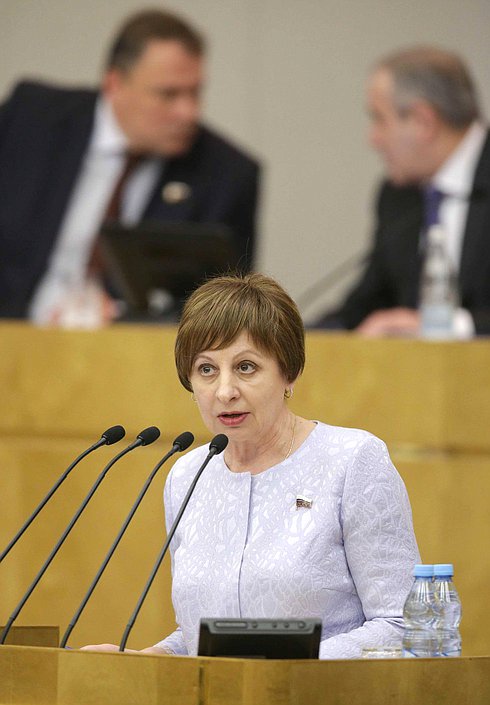 Член Комитета по международным делам Ирина Евтушенко во время пленарного заседания. Автор фото: Марат Абулхатин/Фотослужба Государственной Думы