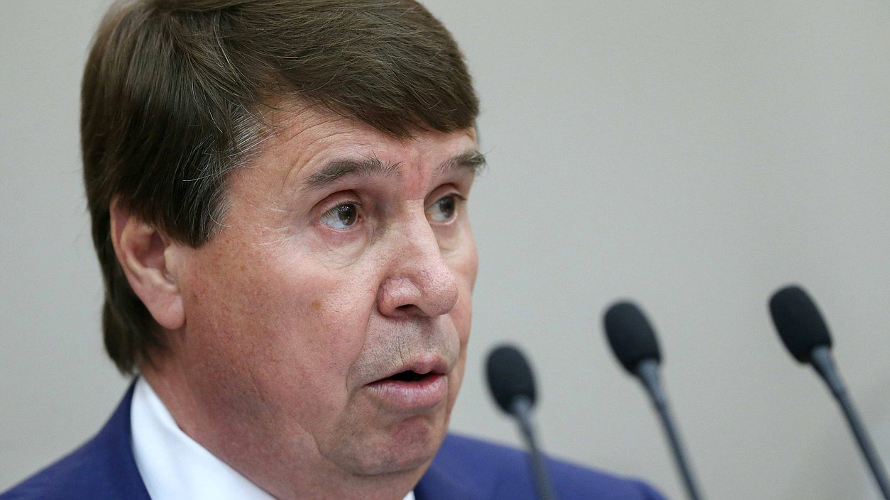 Член Совета Федерации Сергей Цеков