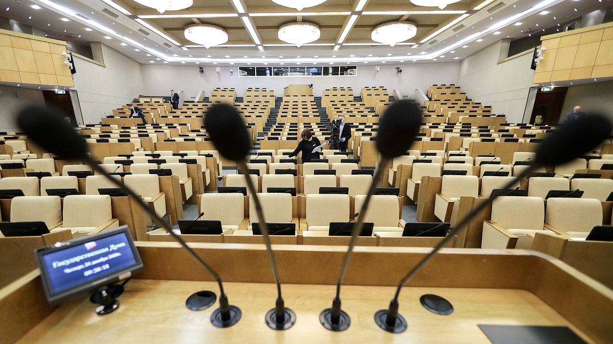 нейтральное микрофоны зал пустой