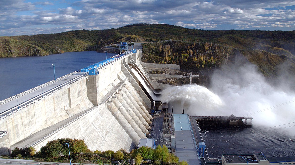 электрики электричество энергия вода плотина гэс