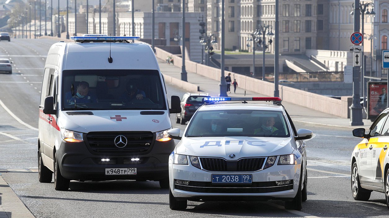 скорая помощь полиция автомобиль дорога