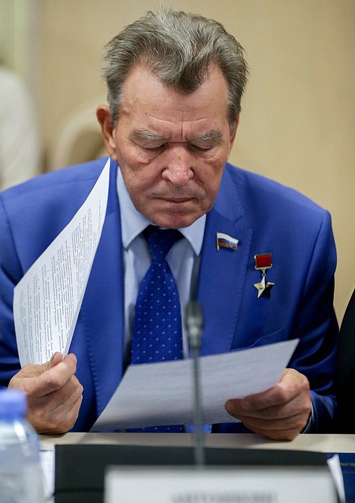 Член Комитета по природным ресурсам, собственности и земельным отношениям Николай Антошкин