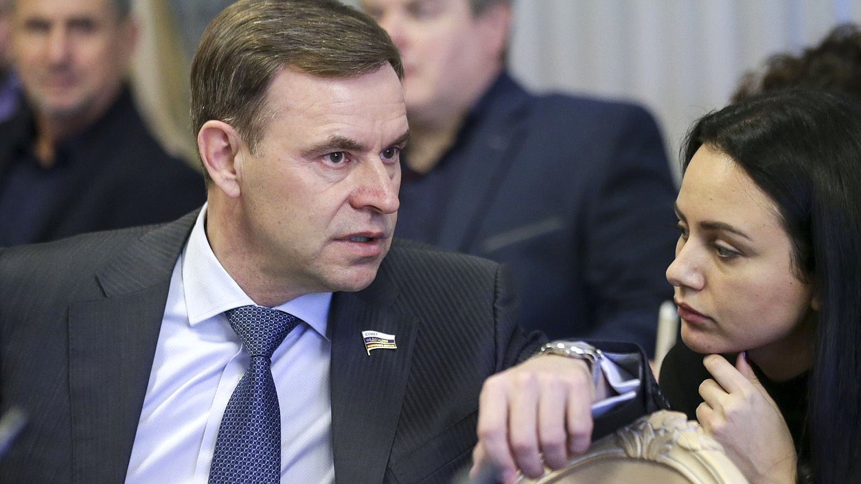 Член Комитета Совета Федерации по аграрно-продовольственной политике и природопользованию Виктор Новожилов