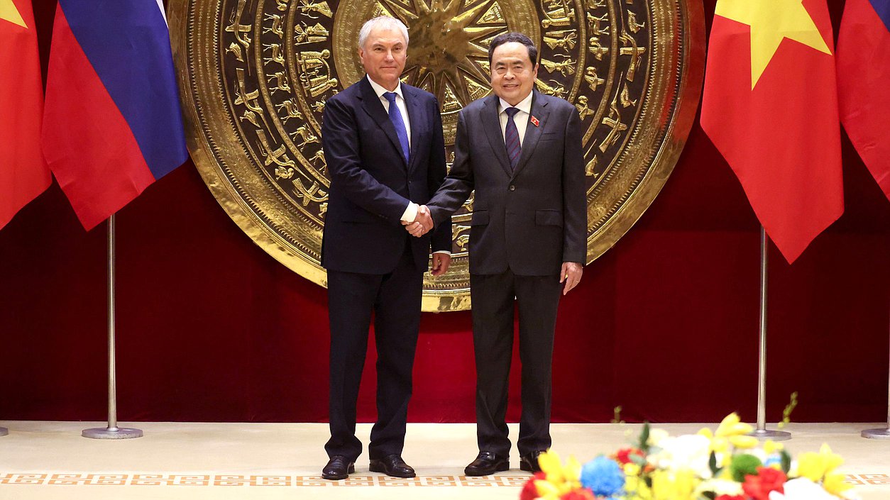 Председатель  Государственной Думы Вячеслав Володин и Председатель Национального собрания Социалистической Республики Вьетнам Чан Тхань Ман