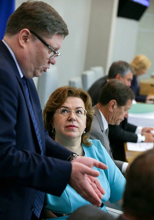Заместитель Председателя Государственной Думы Ольга Епифанова и член Комитета по бюджету и налогам Андрей Исаев