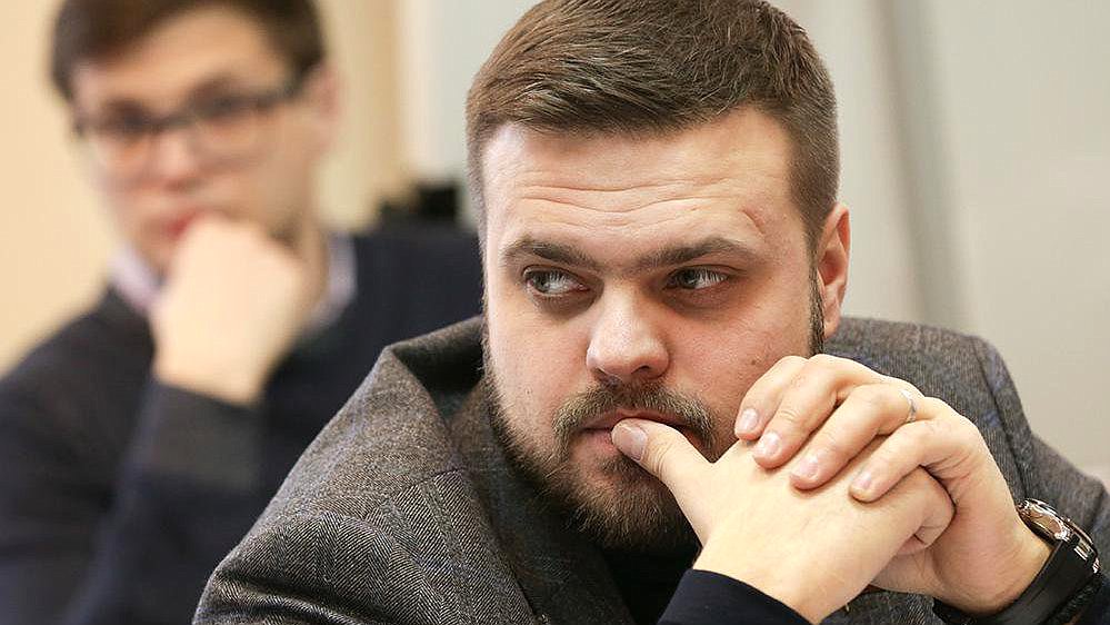 Член Комитета по делам Содружества Независимых Государств, евразийской интеграции и связям с соотечественниками Артем Туров во время заседания. 
Авторство фото: Анна Исакова / Фотослужба Государственной Думы.