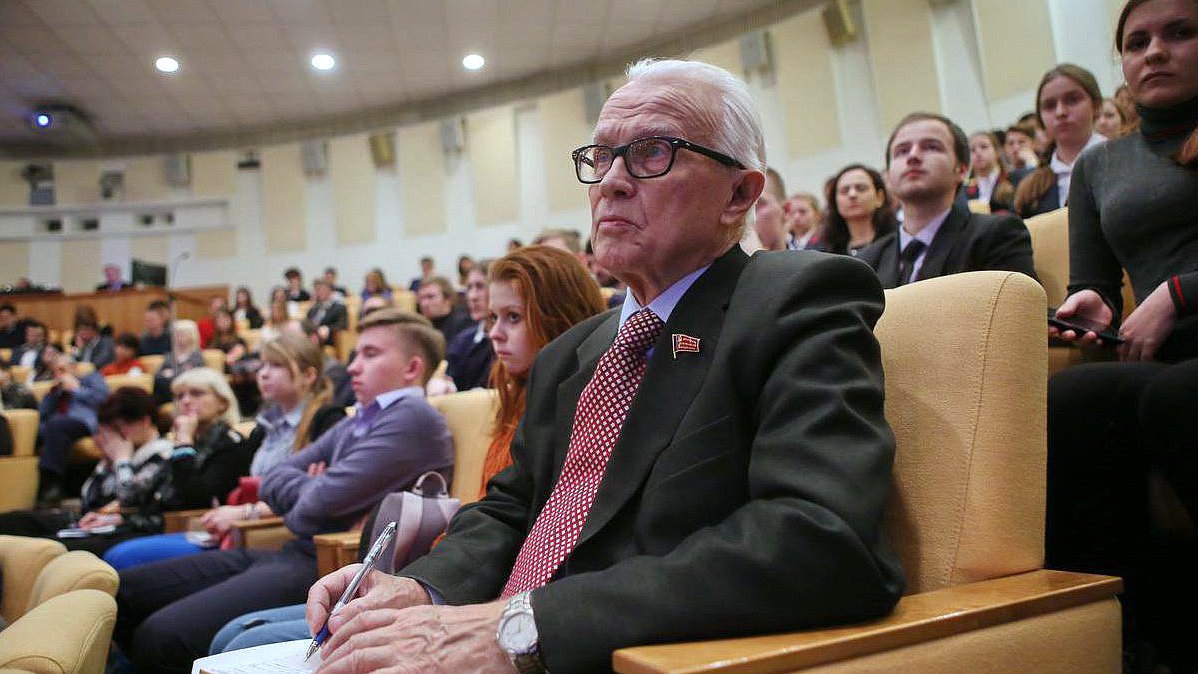 Лекция «2015 год – год света. Эффективные преобразования и генерация света». Лектор – лауреат Нобелевской премии, депутат Государственной Думы Ж.И.Алферов. 

