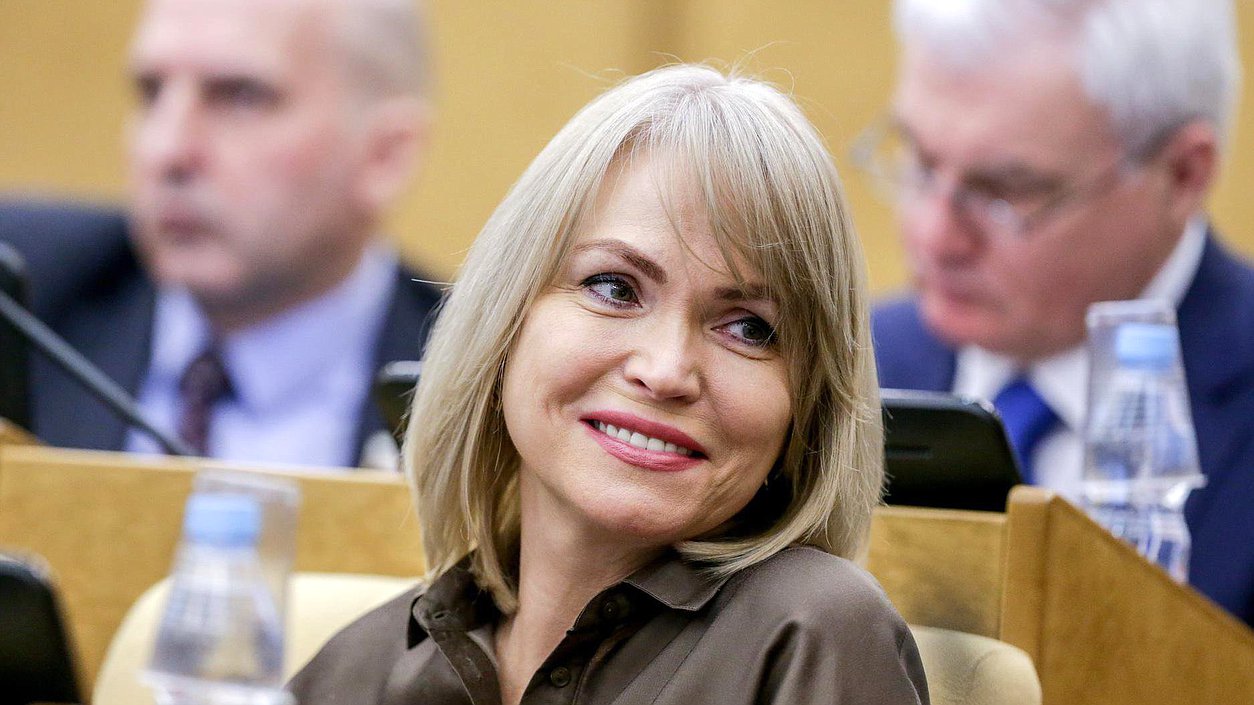 Член Комитета по государственному строительству и законодательству Ирина Белых во время пленарного заседания. Автор фото: Анна Исакова/Фотослужба Государственной Думы.